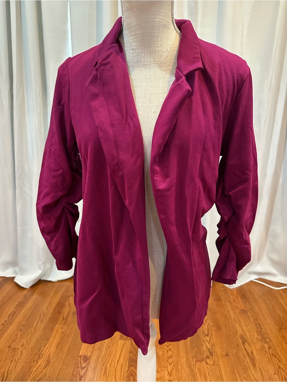 Dear Scarlett magenta open front blazer women’s size medium EUC